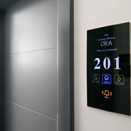 Ora Luxury Πανσιόν 4*