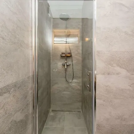 Ora Luxury Πανσιόν 4*